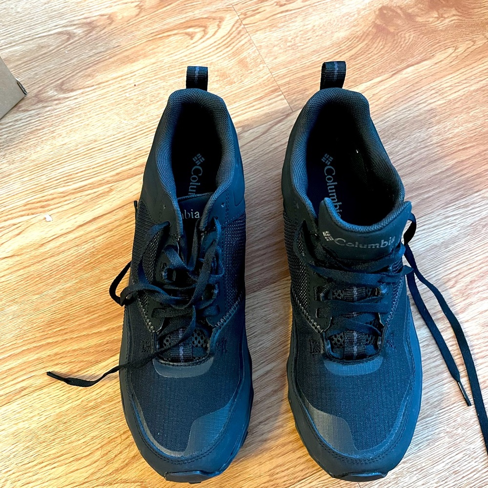 Columbia Men’s Flow District Sz 9.5 black sneakers